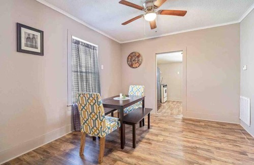 New Iberia Villa | Updated Cottage, pet friendly, full equipped home.