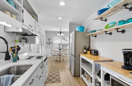 Clear Lake Cabin | UPDATED COTTAGE - Prime Location