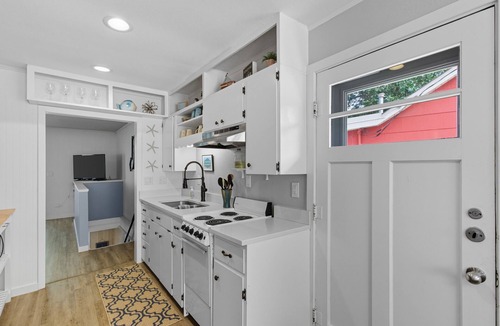 Clear Lake Cabin | UPDATED COTTAGE - Prime Location