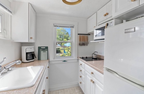 Scarborough Cottage | Updated Cottage - Steps to Pine Point Beach!