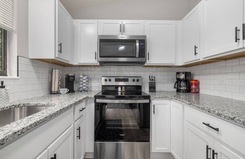 O'Fallon House | Updated & Cozy 3 BDR Home