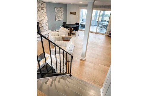 Paddock Lake House | Updated, Cozy Lakefront Cottage w/Sunset Views