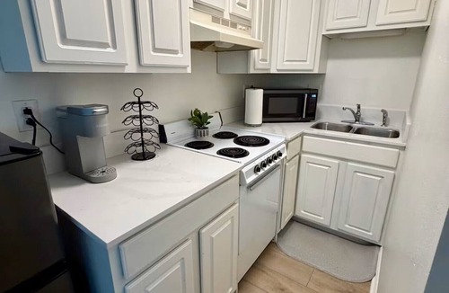 North Little Rock Apartment | Updated! Cozy Private Studio 5 mins from downtown and Simmons Arena!