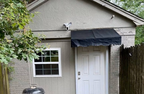 North Little Rock Apartment | Updated! Cozy Private Studio 5 mins from downtown and Simmons Arena!
