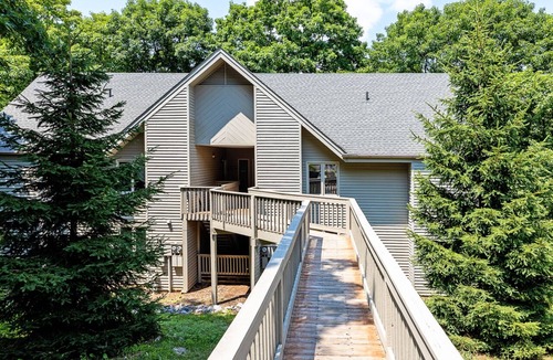 Nellysford Condo | Updated! Cozy and clean two bedroom condo.