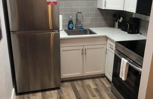 Sailboat Bend Apartment | Updated downtown FTL apartment