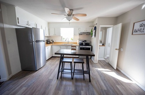 Caney House | Updated Downtown Bungalow