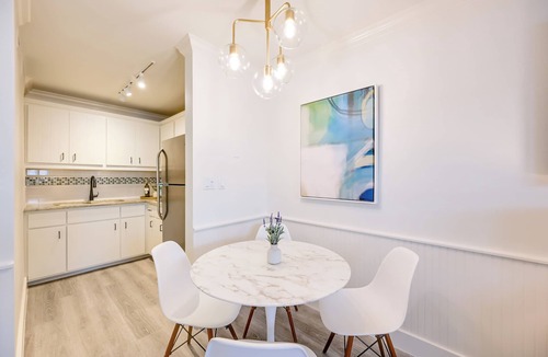 Old Naples Apartment | Updated Dtwn Naples Condo: Across From Beach!
