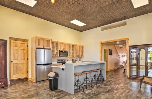 West Plains House | Updated Dtwn West Plains Home: Walk to MSU!