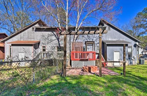 Westover House | Updated Fayetville Townhome-Away-From-Home w/Yard