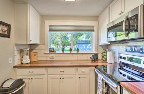 Fruita House | Updated Fruita Cottage - 1 Block to Downtown!