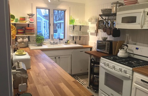 Buzzards Bay Cottage | Updated Gingerbread cottage 100 steps-3 houses-from beach