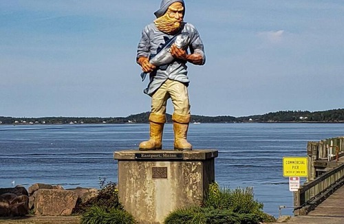 Eastport Apartment | Updated Historic Water St 2 Bdr, 2 Bath apartment.