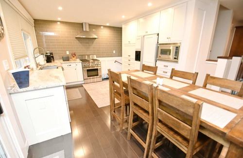 Harters Heights House | Updated home blocks from ND w/3 full baths (1015)