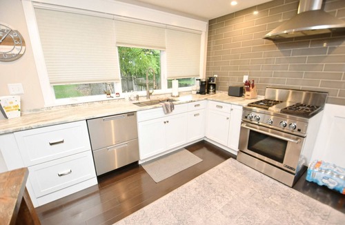 Harters Heights House | Updated home blocks from ND w/3 full baths (1015)