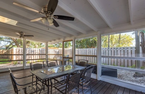 River Oaks House | UPDATED Home in The Oaks - By Avi