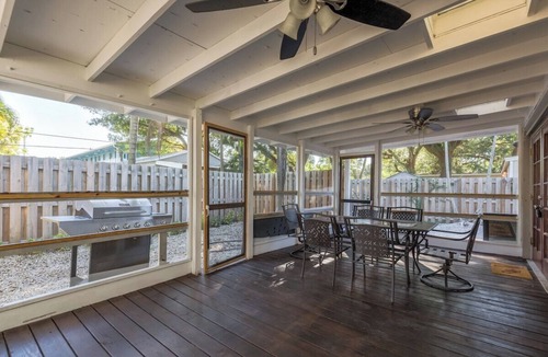 River Oaks House | UPDATED Home in The Oaks - By Avi