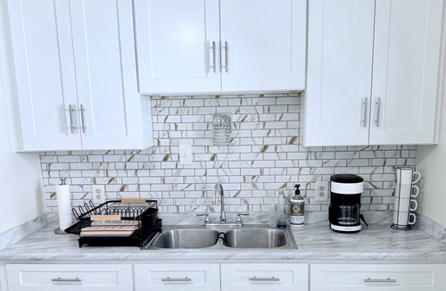 Cleveland House | Updated Home: Min From Airport: Cozy Duplex Unit