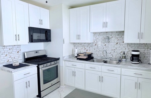 Cleveland House | Updated Home: Min From Airport: Cozy Duplex Unit