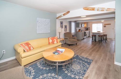 Marine City Cottage | Updated home viewing Belle River Canal