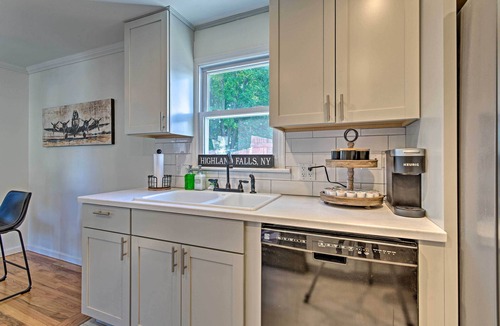 Highland Falls Cottage | Updated Home w/Patio Half Mile to West Point