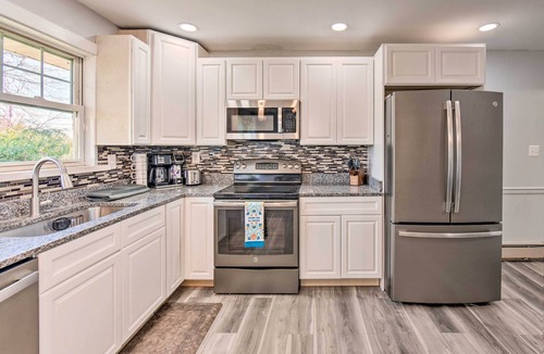 Palmyra House | Updated Home w/Pool Table ~ 4 Mi to Hershey!