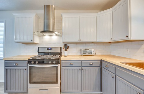 Mangum House | Updated Home w/Yard ~ 14 Mi to Quartz Mountain!