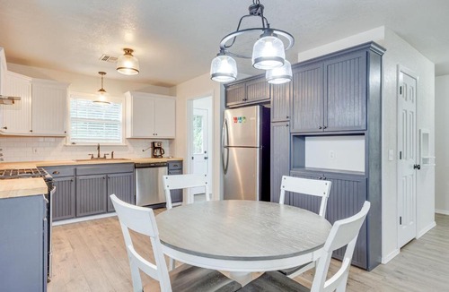 Mangum House | Updated Home w/Yard ~ 14 Mi to Quartz Mountain!