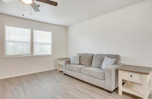 Mangum House | Updated Home w/Yard ~ 14 Mi to Quartz Mountain!