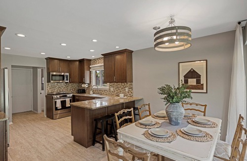 Rochester Hills House | Updated home with huge yard near multiple hospitals