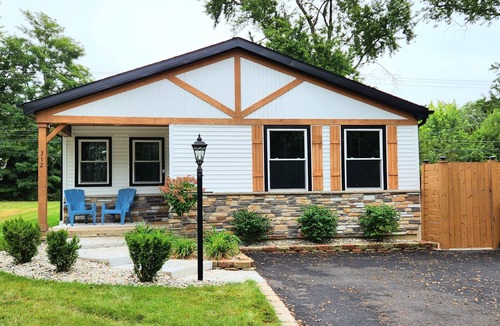 Valparaiso House | Updated Home with Fenced Backyard, sleeps 10