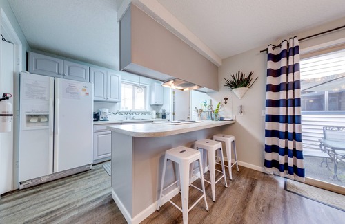 Seaside House | Updated home with ping-pong - 3 blocks to beach