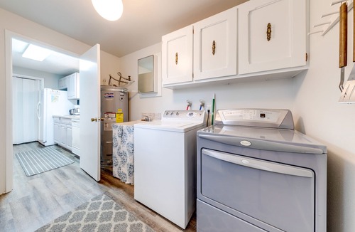 Seaside House | Updated home with ping-pong - 3 blocks to beach