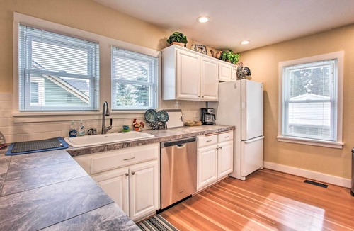 Market District House | Updated Interior & Yard! Eugene Home 1 Mi to UO