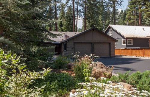 Kings Beach Cabin | Updated Kings Beach Cabin - Walk to Beach, Hot Tub