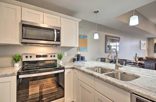 Osage Beach Apartment | Updated Lakefront Condo and Patio and Pool Access