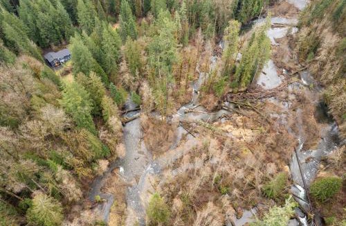 McKenzie Bridge House | Updated Large River Front Home with Hot Tub