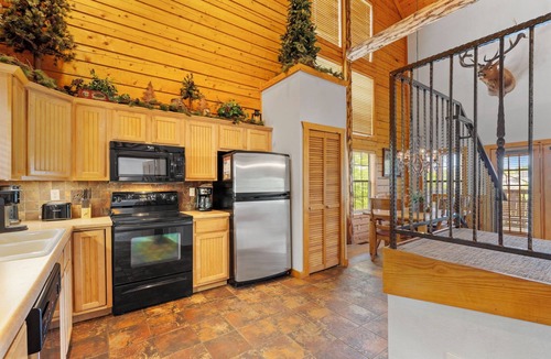 Branson Theater District Cabin | Updated Lock-off Connecting Cabins - Perfect for a larger family or group!