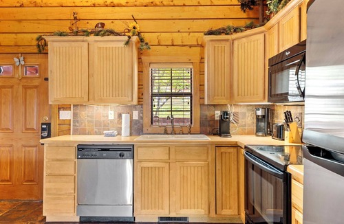 Branson Theater District Cabin | Updated Lock-off Connecting Cabins - Perfect for a larger family or group!