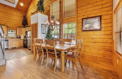 Branson Theater District Cabin | Updated Lock-off Connecting Cabins - Perfect for a larger family or group!