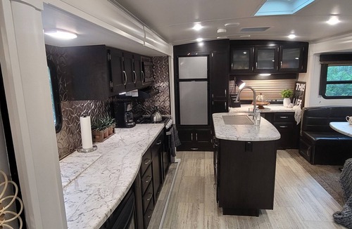 Spicewood House | Updated ! Luxury Lake Travis RV