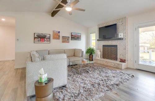 Manchaca House | Updated MCM Hill Country Charmer 14 Mi to Dtwn ATX