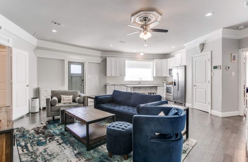 Grapevine House | UPDATED MID CENTURY RANCH IN HISTORIC GRAPEVINE!