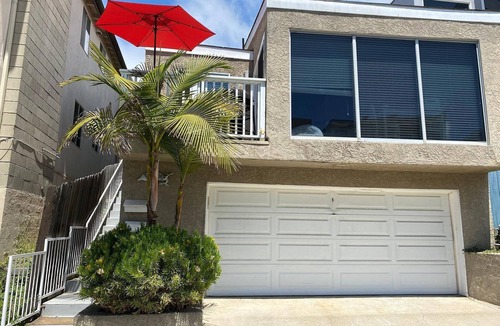 Gas Lamp Section House | Updated Modern Beach Apartment
