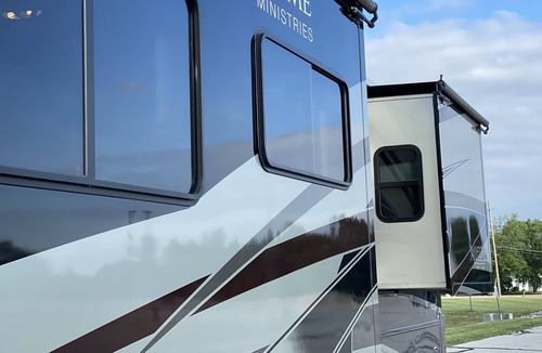 Reidsville House | Updated Motorhome Welcomes You to the Countryside of Reidsville