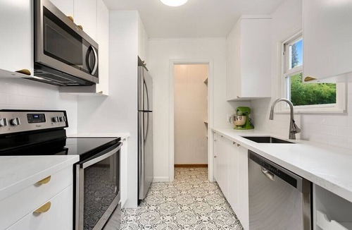 Shoreline House | Updated NE Seattle · 2BR · Yard · Near Light Rail