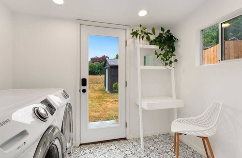 Shoreline House | Updated NE Seattle · 2BR · Yard · Near Light Rail