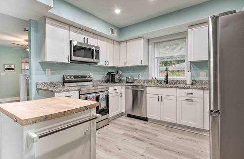 Rose Haven Cottage | Updated North Beach Cottage: Pet Friendly!