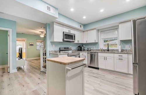 Rose Haven Cottage | Updated North Beach Cottage: Pet Friendly!