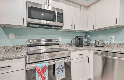 Rose Haven Cottage | Updated North Beach Cottage: Pet Friendly!